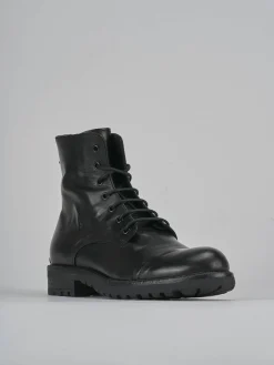 Anfibi pelle nero