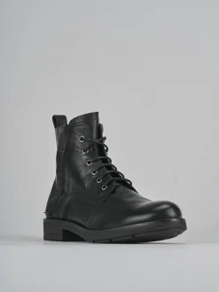 Anfibi pelle nero