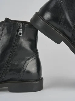 Anfibi pelle nero