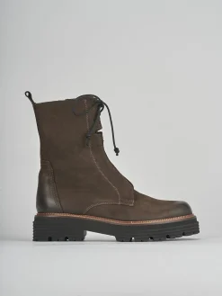 Anfibi tacco 2cm camoscio testa