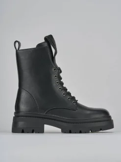Anfibi tacco 2cm pelle nero