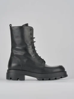 Anfibi tacco 2cm pelle nero