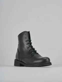 Anfibi tacco 2cm pelle nero