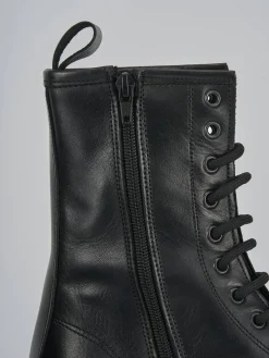Anfibi tacco 2cm pelle nero