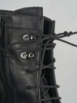 Anfibi tacco 2cm pelle nero