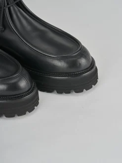 Anfibi tacco 2cm pelle nero
