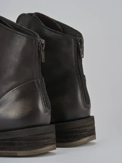 Anfibi tacco 2cm pelle testa