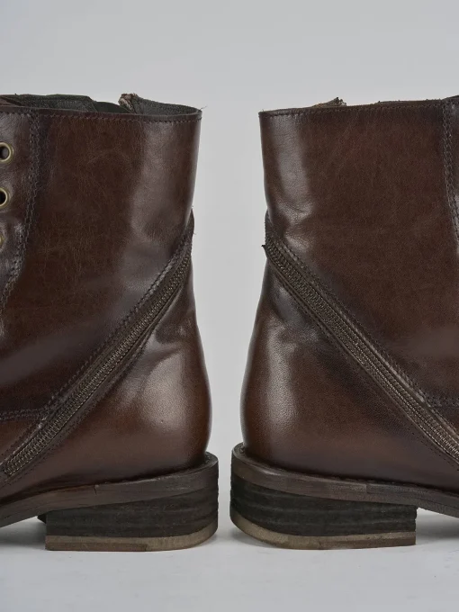 Anfibi tacco 2cm pelle testa