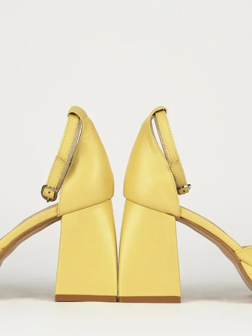 Bebe' tacco 9 cm giallo pelle