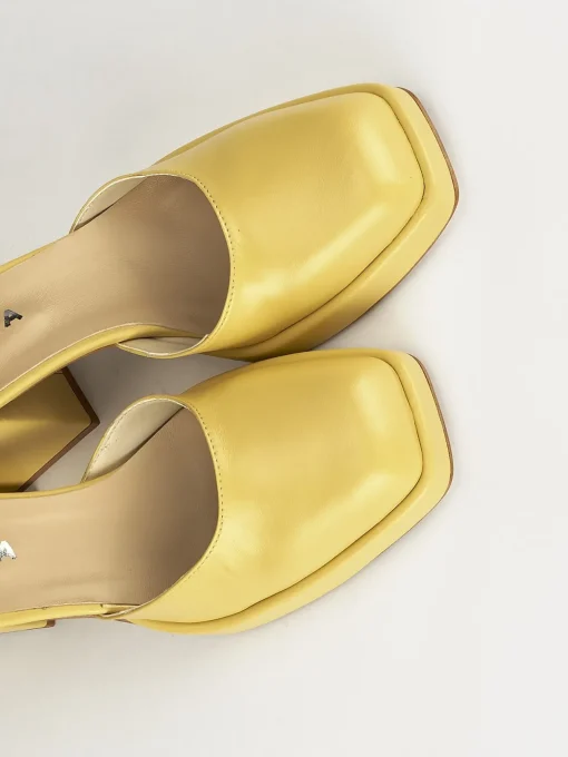 Bebe' tacco 9 cm giallo pelle