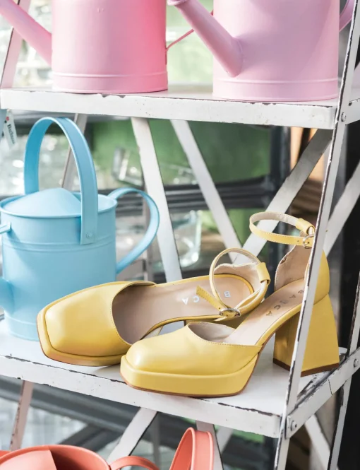 Bebe' tacco 9 cm giallo pelle