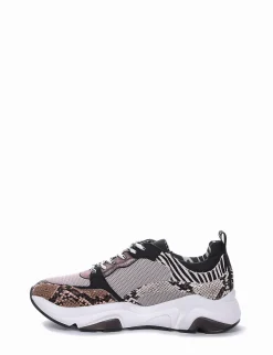 Chunky sneaker fondo gomma e soletto interno in vera pelle. Tomaia in tessuto con riporti in pelle pitonata roccia