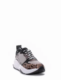 Chunky sneaker fondo gomma e soletto interno in vera pelle. Tomaia in tessuto con riporti in pelle pitonata roccia