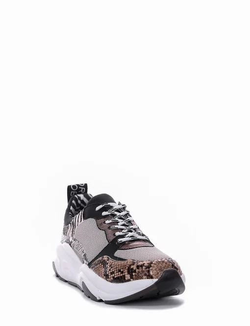 Chunky sneaker fondo gomma e soletto interno in vera pelle. Tomaia in tessuto con riporti in pelle pitonata roccia