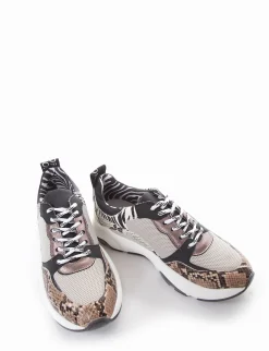 Chunky sneaker fondo gomma e soletto interno in vera pelle. Tomaia in tessuto con riporti in pelle pitonata roccia