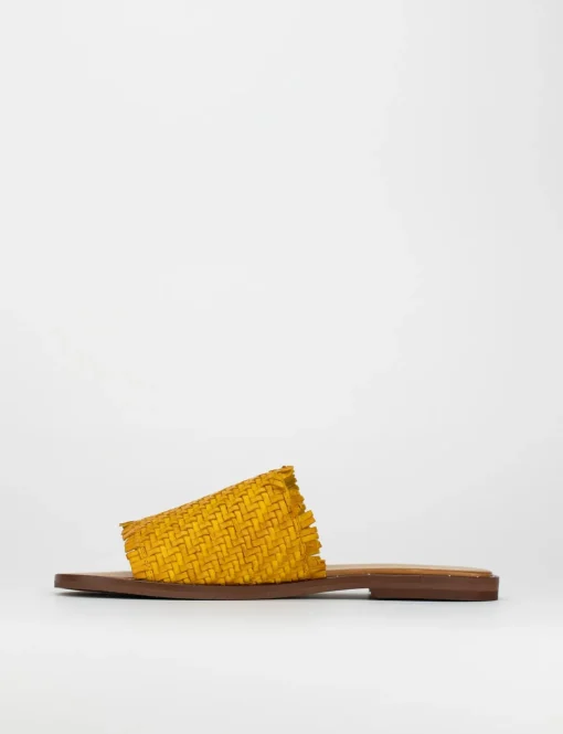 Ciabatta da passeggio tacco 1 cm giallo pelle