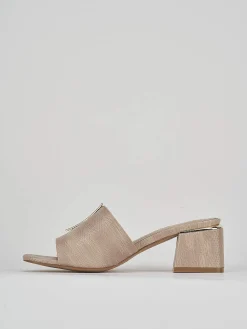 Ciabatta tacco 5 cm beige pelle