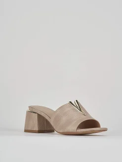 Ciabatta tacco 5 cm beige pelle