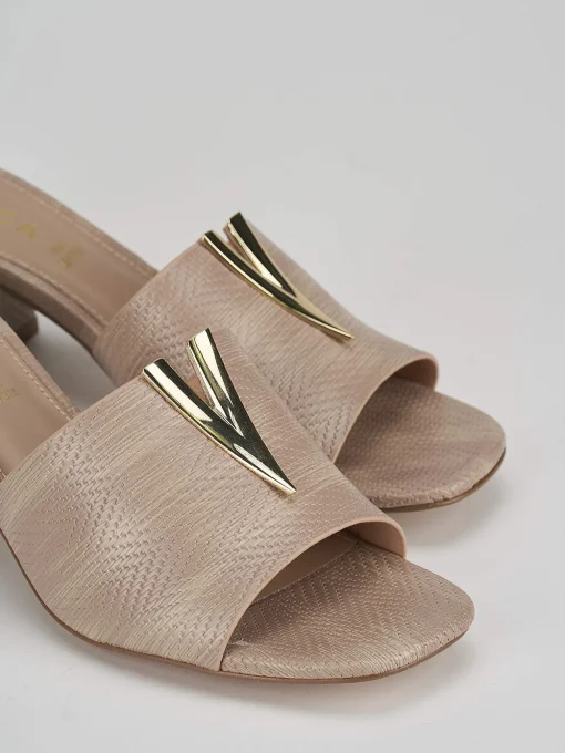 Ciabatta tacco 5 cm beige pelle