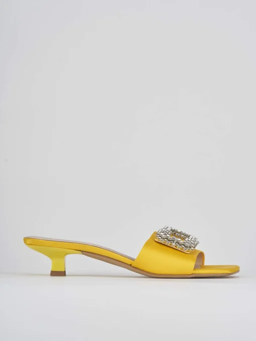 Ciabatta tacco 3 cm giallo raso