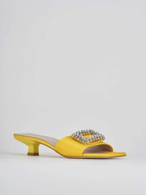 Ciabatta tacco 3 cm giallo raso