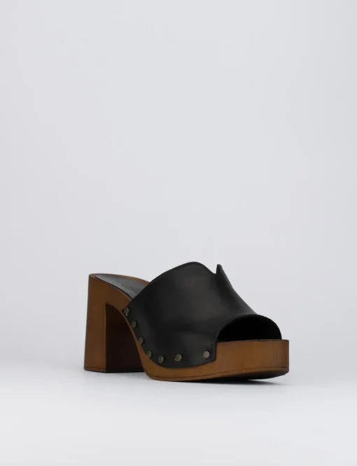 Ciabatta zoccolo da passeggio tacco 7 cm nero pelle