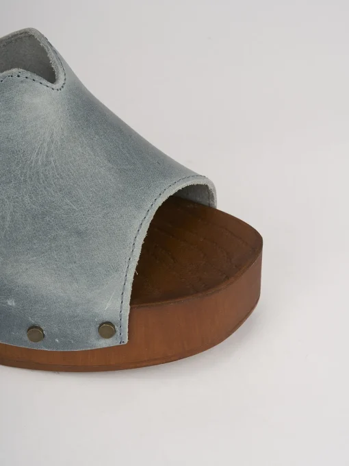Ciabatta zoccolo da passeggio tacco 7 cm azzurro pelle