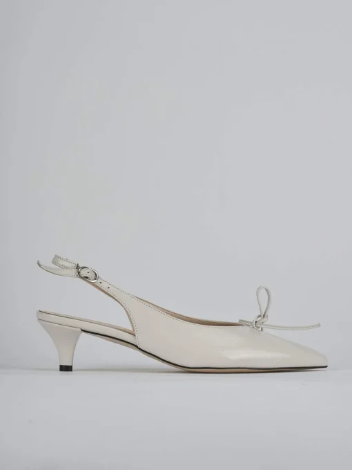 Décolleté e slingback tacco 5cm vernice beige