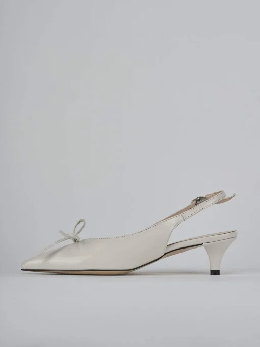 Décolleté e slingback tacco 5cm vernice beige