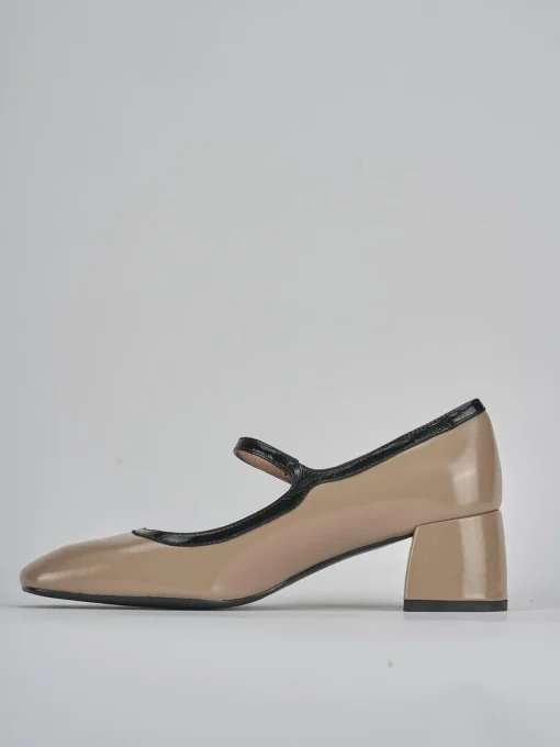 Décolleté e slingback tacco 5cm vernice beige