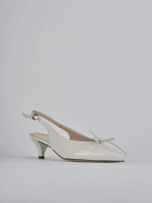 Décolleté e slingback tacco 5cm vernice beige