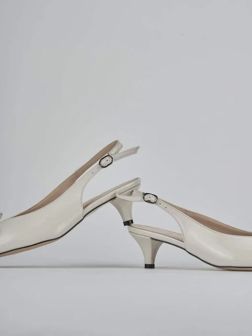 Décolleté e slingback tacco 5cm vernice beige