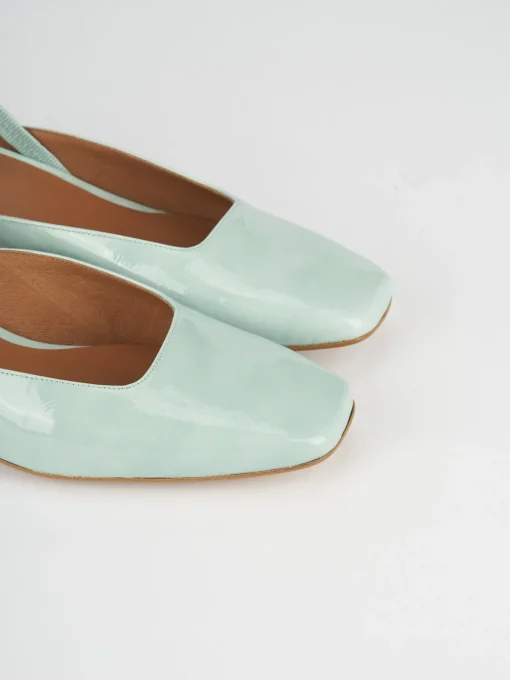 Décolleté e slingback tacco 4cm vernice azzurro