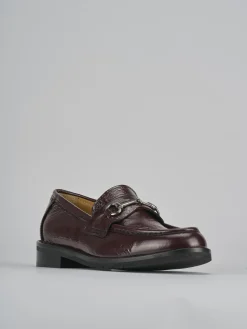Mocassini tacco 2cm vernice bordo'