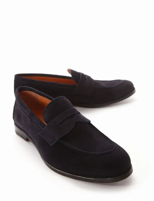 Mocassino fondo cuoio e soletto interno in vera pelle. Tomaia in morbido camoscio blu