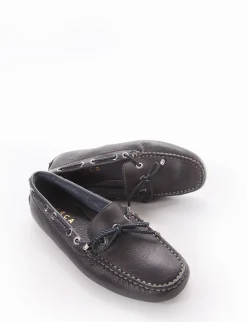 mocassino fondo gomma e soletto interno in vera pelle. Tomaia in morbidissima pelle martellata blu