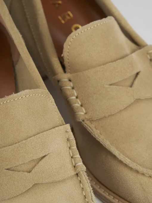 Mocassino tacco 6 cm beige camoscio