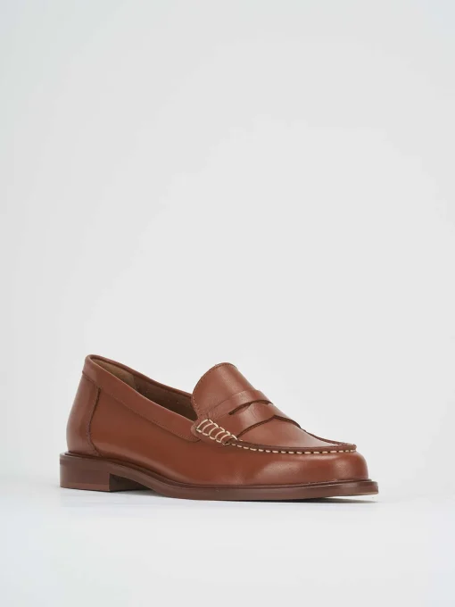 Mocassino tacco 1 cm marrone pelle