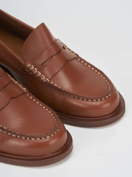 Mocassino tacco 1 cm marrone pelle