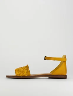 Sandalo tacco 1 cm giallo pelle