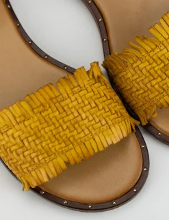 Sandalo tacco 1 cm giallo pelle