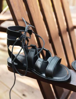 Sandalo tacco 1 cm nero pelle