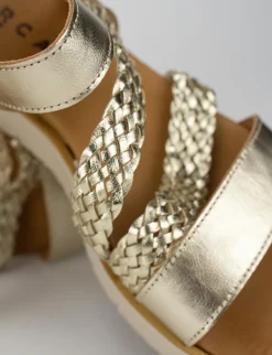 Sandalo tacco 1 cm oro pelle