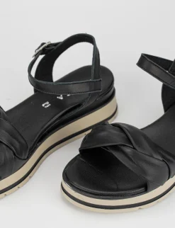 Sandalo zeppa 1 cm nero pelle