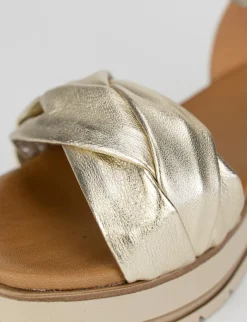 Sandalo zeppa 1 cm oro pelle