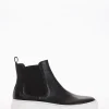 slip on alta fondo in gomma e soletto interno in vera pelle. Tomaia in morbidissima pelle nappata con elastici laterali nero