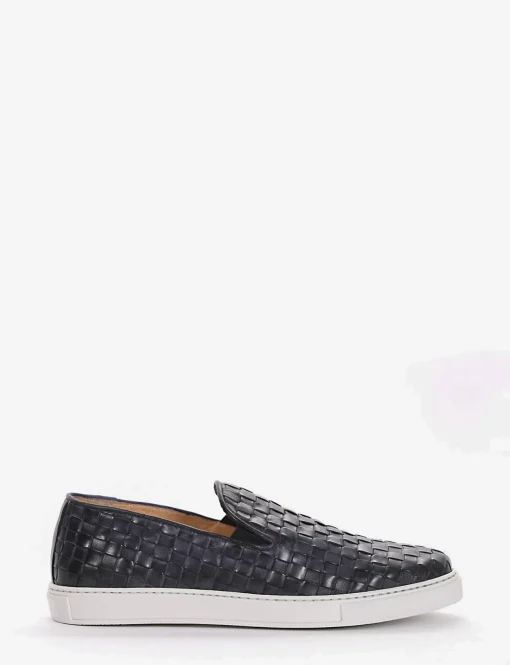slip on fondo gomma e soletto interno in vera pelle. Tomaia in morbidissima pelle intrecciata blu