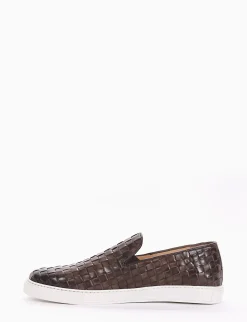 slip on fondo gomma e soletto interno in vera pelle. Tomaia in morbidissima pelle intrecciata tortora