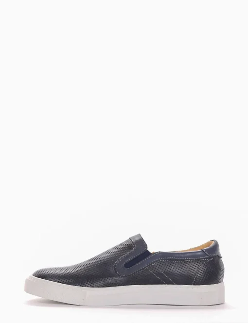 slip on fondo gomma e soletto interno interno in vera pelle. Tomaia in pelle microforata blu