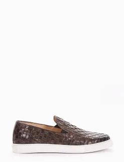 slip on fondo gomma e soletto interno in vera pelle. Tomaia in morbidissima pelle intrecciata tortora